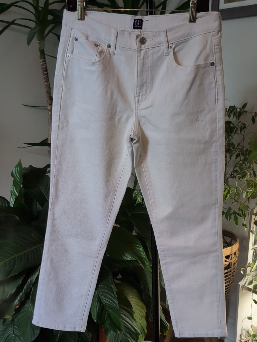 GAP Women’s White Cropped "Best Girlfriend" Jeans